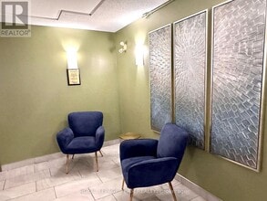 260 Brittany Dr in Ottawa, ON - Building Photo - Building Photo