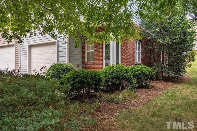 245 Plaza Dr in Chapel Hill, NC - Foto de edificio - Building Photo