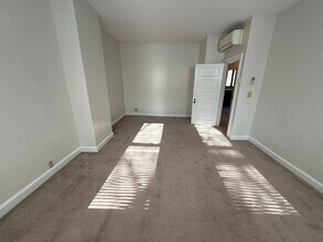 7 Wallingford Rd, Unit #2 in Boston, MA - Foto de edificio - Building Photo