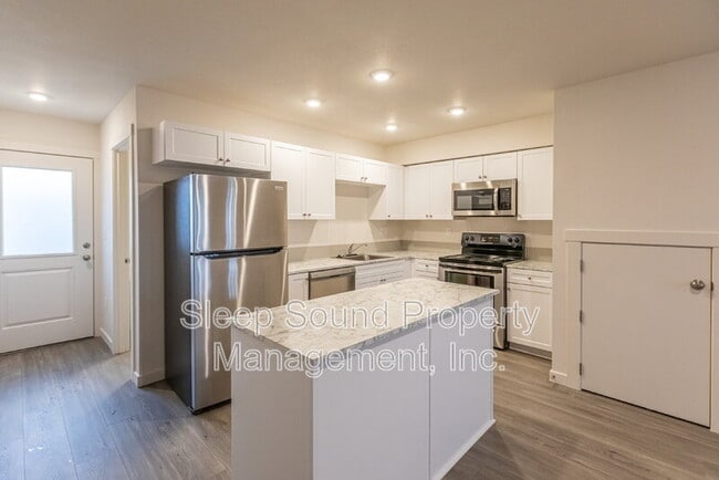 110 N 7th Ave in Cornelius, OR - Building Photo - Building Photo