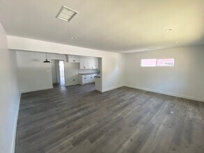 150 N Roberto Ave-Unit -146 ROBERTO in West Covina, CA - Building Photo - Building Photo