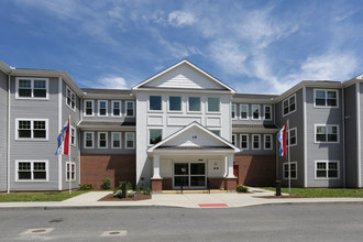 Carriage Maker Place in Winsted, CT - Foto de edificio - Building Photo