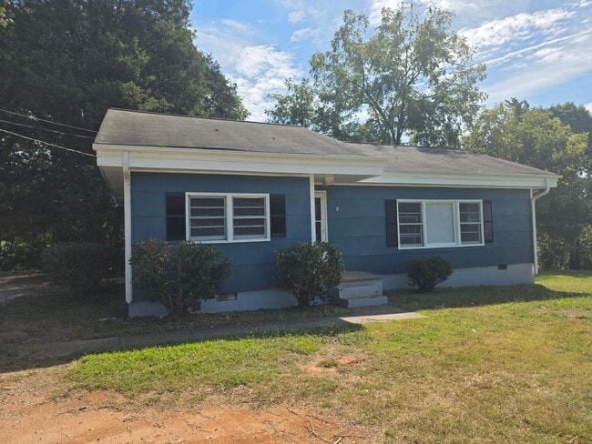 property at 3006 Broadbay Dr