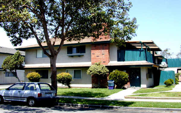 Kenyon Pointe Apartments in Tustin, CA - Building Photo