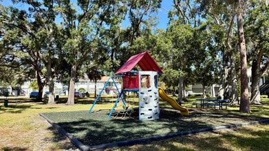 Central Park at East Bay in Largo, FL - Foto de edificio - Building Photo