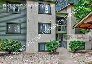 12721 NE 129th Ct in Kirkland, WA - Building Photo