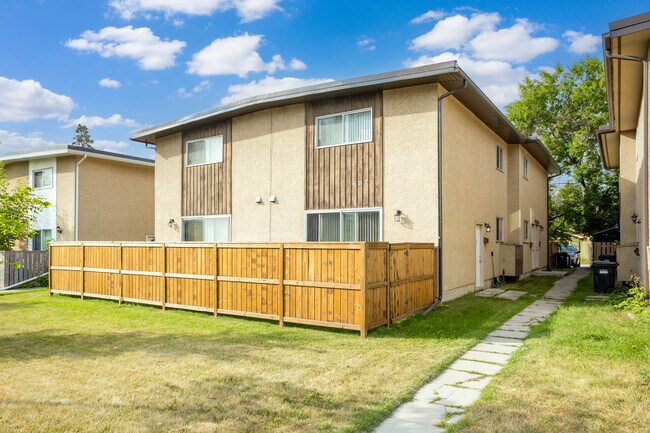 6227 Bowness Rd NW in Calgary, AB - Building Photo - Primary Photo