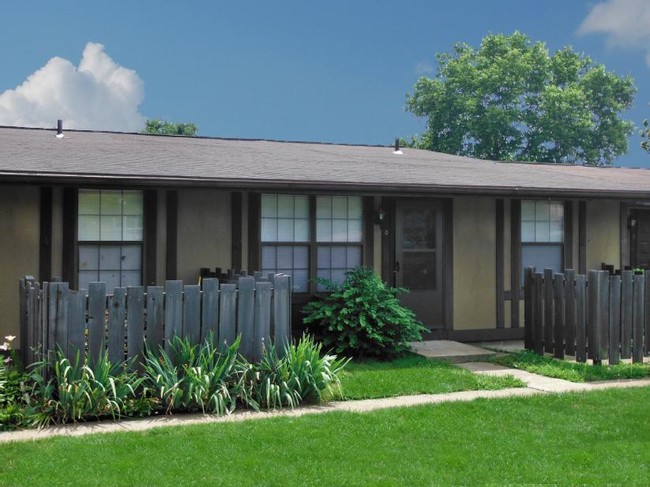 Foxglove Apartments in Wilmington, OH - Building Photo - Building Photo