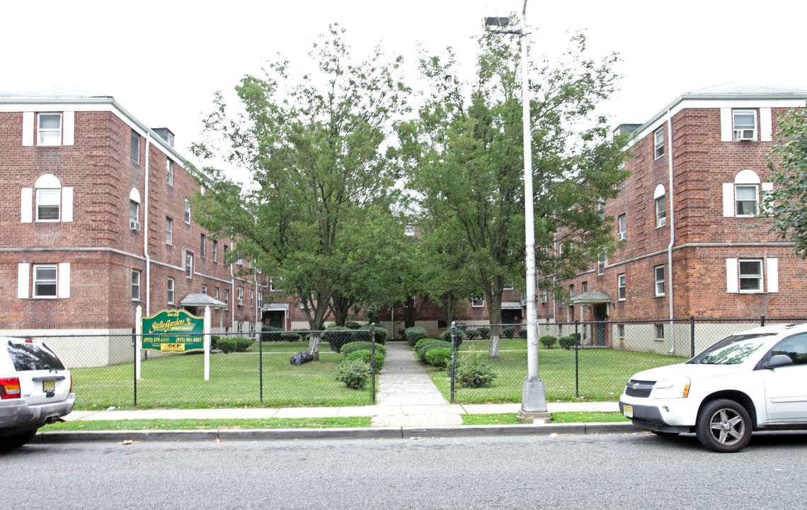 444-450 Prospect St in East Orange, NJ - Building Photo