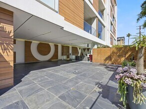 6735 Yucca St in Los Angeles, CA - Building Photo - Building Photo