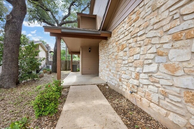 8329 Fathom Cir in Austin, TX - Foto de edificio - Building Photo