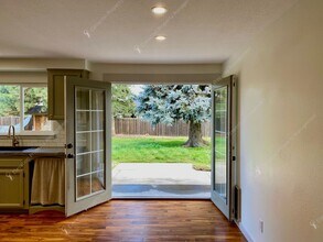 21360 Keyte Rd in Bend, OR - Building Photo - Building Photo