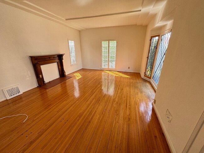 422 S Detroit St, Unit 422 in Los Angeles, CA - Building Photo - Building Photo