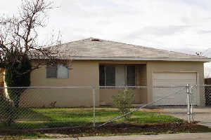 1102 Toomes in Corning, CA - Building Photo