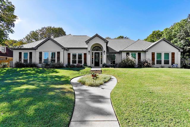 8921 Crest Wood Dr in Fort Worth, TX - Building Photo