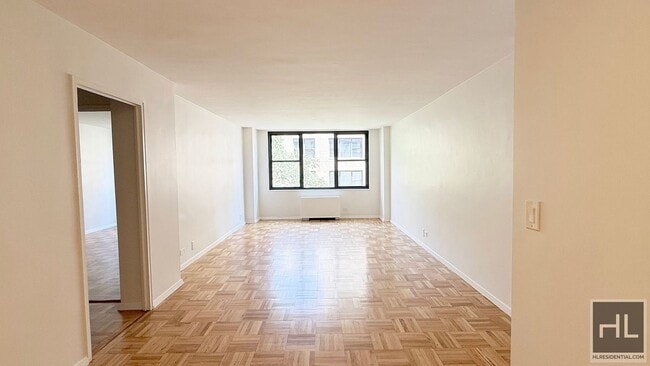 EAST 49 STREET in New York, NY - Foto de edificio - Building Photo