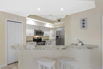 1240 Shady Rest Ln in Naples, FL - Foto de edificio - Building Photo