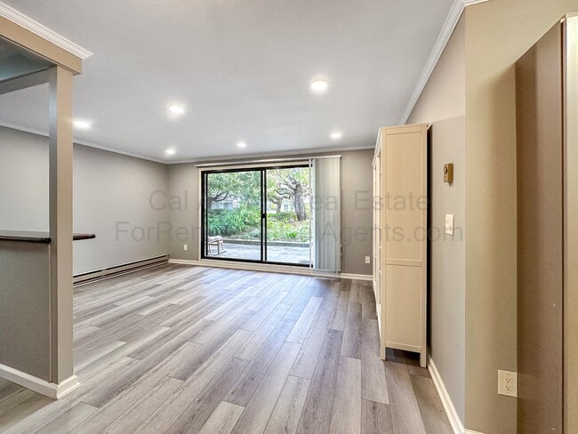 3 Admiral Dr in Emeryville, CA - Building Photo - Building Photo