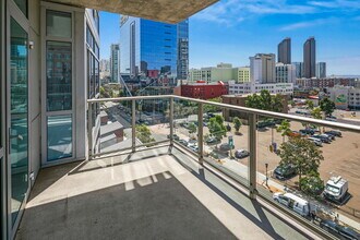 800 The Mark Ln, Unit Unit 610 in San Diego, CA - Foto de edificio - Building Photo