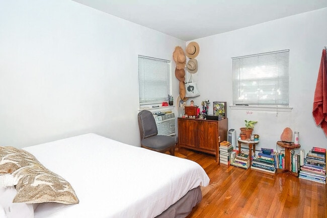 231 W 256th St, Unit Floor1 in Bronx, NY - Foto de edificio - Building Photo