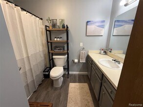 15870 Charleston Dr in Clinton Township, MI - Building Photo - Building Photo