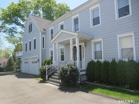 20 Division St in Greenwich, CT - Building Photo