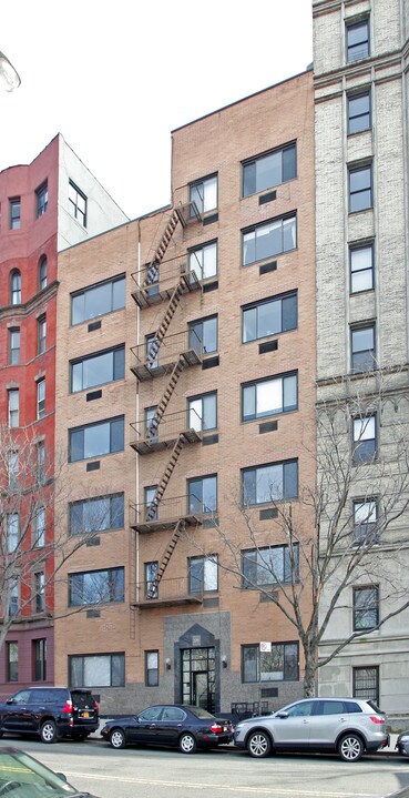 126 Riverside Dr in New York, NY - Building Photo