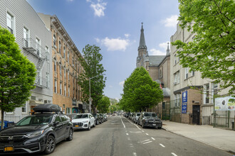 184 Driggs Ave in Brooklyn, NY - Building Photo - Building Photo