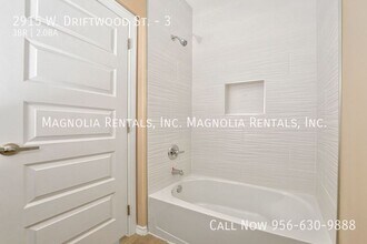 2915 W Driftwood St, Unit 3 in Edinburg, TX - Foto de edificio - Building Photo