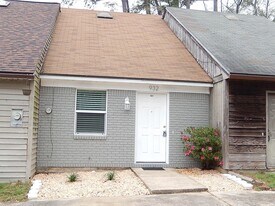 932 S Lipona Rd in Tallahassee, FL - Building Photo