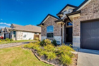 18121 Emu Ln in Manor, TX - Building Photo - Building Photo