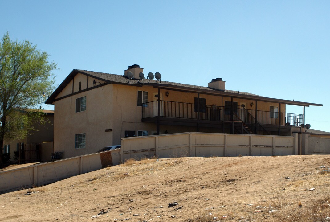 16471 Lariat Rd in Victorville, CA - Building Photo