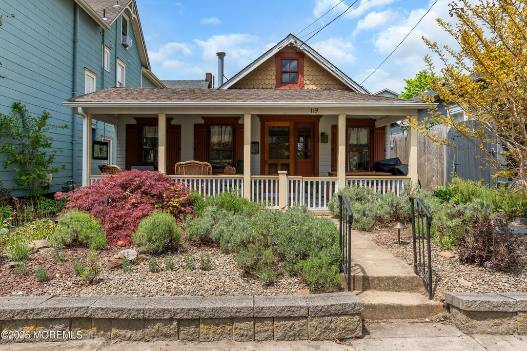 119 Pilgrim Pathway in Ocean Grove, NJ - Building Photo