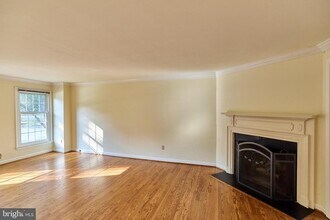 2423 Falls Pl Ct in Falls Church, VA - Building Photo - Building Photo