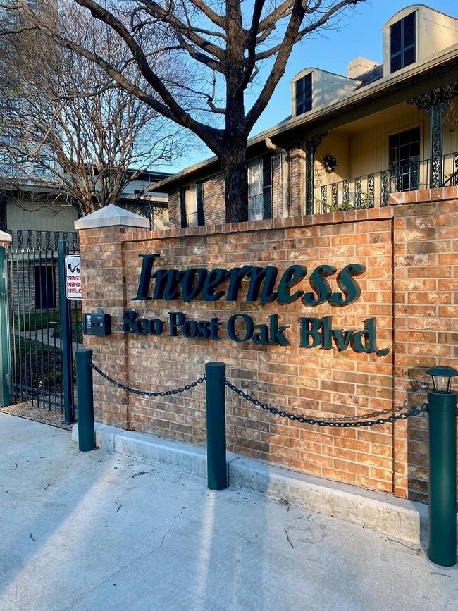 property at 800 Post Oak Blvd