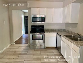 602 N East St-Unit -B in Arlington, TX - Building Photo - Building Photo