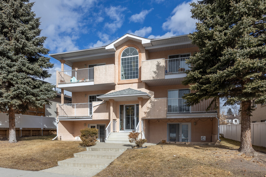 126 29 Av NW in Calgary, AB - Building Photo