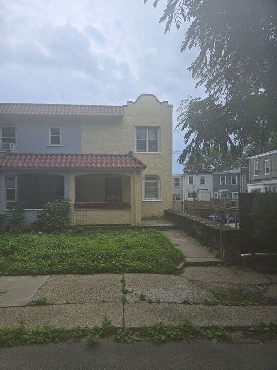 3438 Barclay St in Philadelphia, PA - Building Photo
