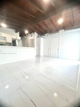 1776 NE 178th St in North Miami Beach, FL - Foto de edificio - Building Photo