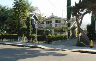 614 E Acacia Ave in Glendale, CA - Building Photo