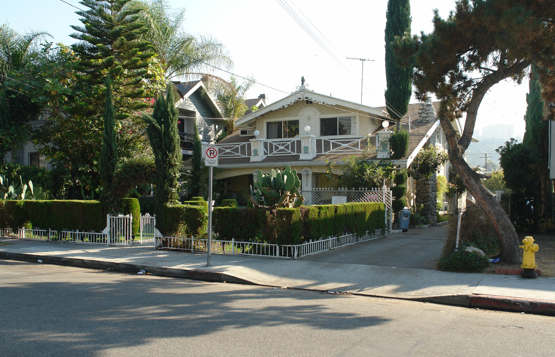 614 E Acacia Ave in Glendale, CA - Foto de edificio