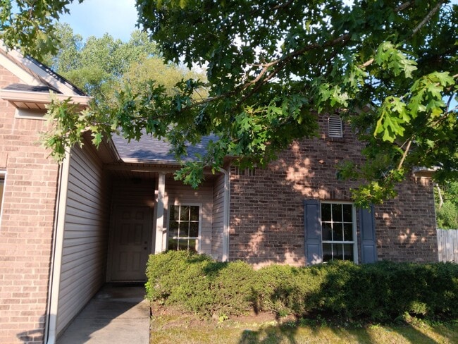 1007 Meriweather Dr in Calera, AL - Building Photo - Building Photo