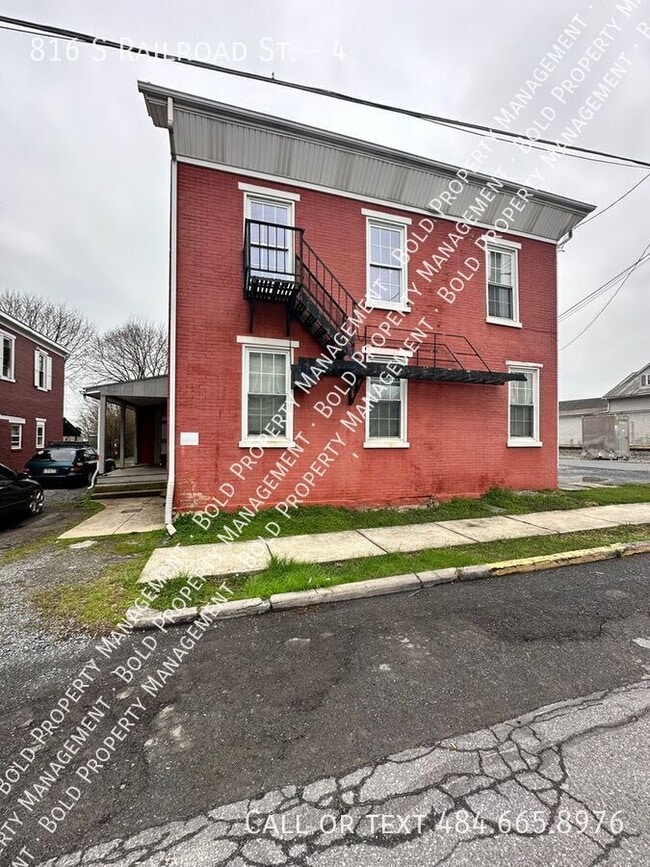 property at 816 S Railroad St
