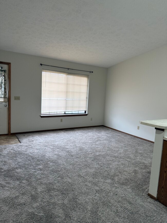 4019 Lillie Ave, Unit 104 in Davenport, IA - Foto de edificio - Building Photo