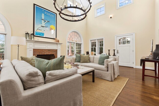 53 Harbor Blvd in East Hampton, NY - Building Photo - Building Photo