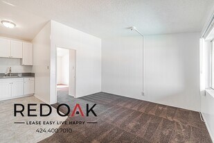 11823 Lakewood Blvd in Downey, CA - Building Photo