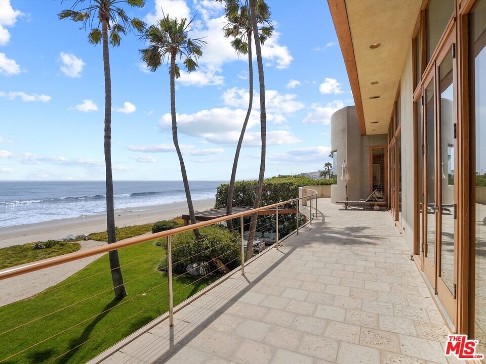 31280 Broad Beach Rd in Malibu, CA - Building Photo