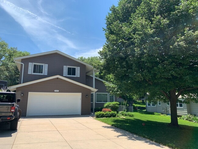 property at 919 Crest Rd