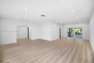 8265 SW 145th St in Palmetto Bay, FL - Building Photo - Building Photo