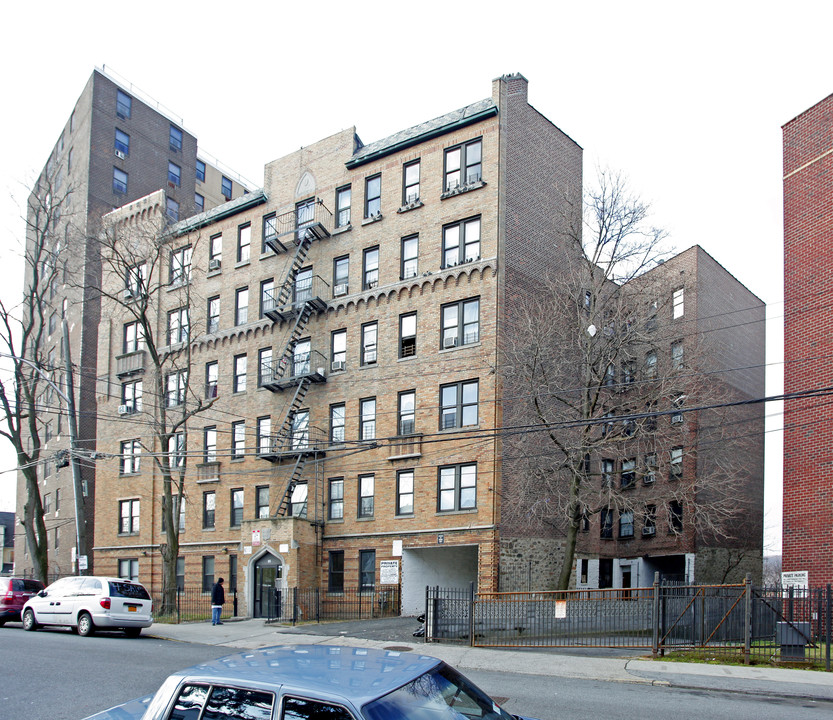 Highland Manor in Yonkers, NY - Foto de edificio